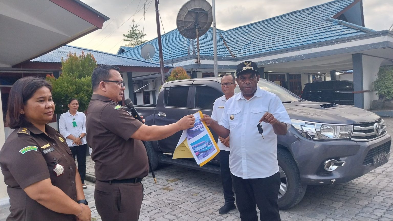 Kejari Jayapura Berhasil Kembalikan 1 Unit Mobil Dan Speed Boat Kepada